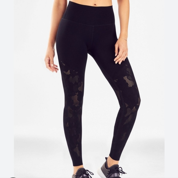 Fabletics High Waisted SculptKnit Camo leggings - Picture 2 of 7